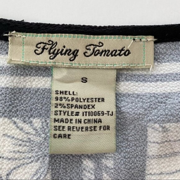 Flying Tomato surplice cropped top, with 3/4 length bell sleeves - Picture 8 of 9